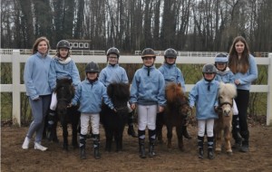 Die Nachwuchs-Mannschaft vom Schlaggenhof wurde 29. des Gesamtrankings (v.l.): Trainerin Tina Looschen, Anna-Lena Behrens, Theresa Bunken, Clara Paschertz, Hannah Grothaus, Clara Rietmöller, Josie Meier, Lea Behrens und Trainerin Lisa-Marie Meiners.